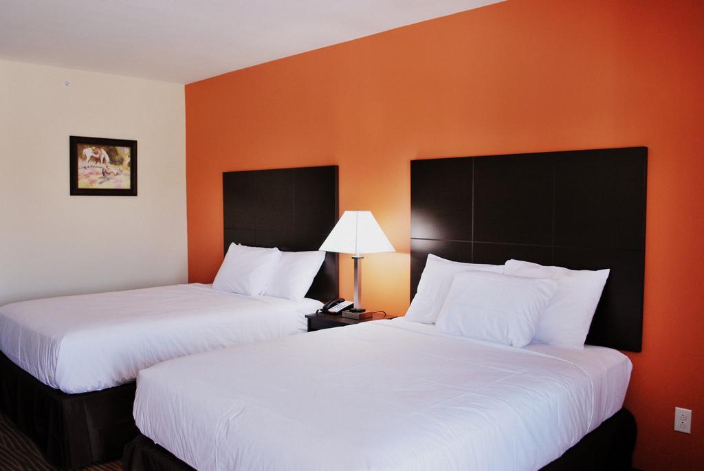 Westwood Inn By Oyo Gonzales Tx Номер фото