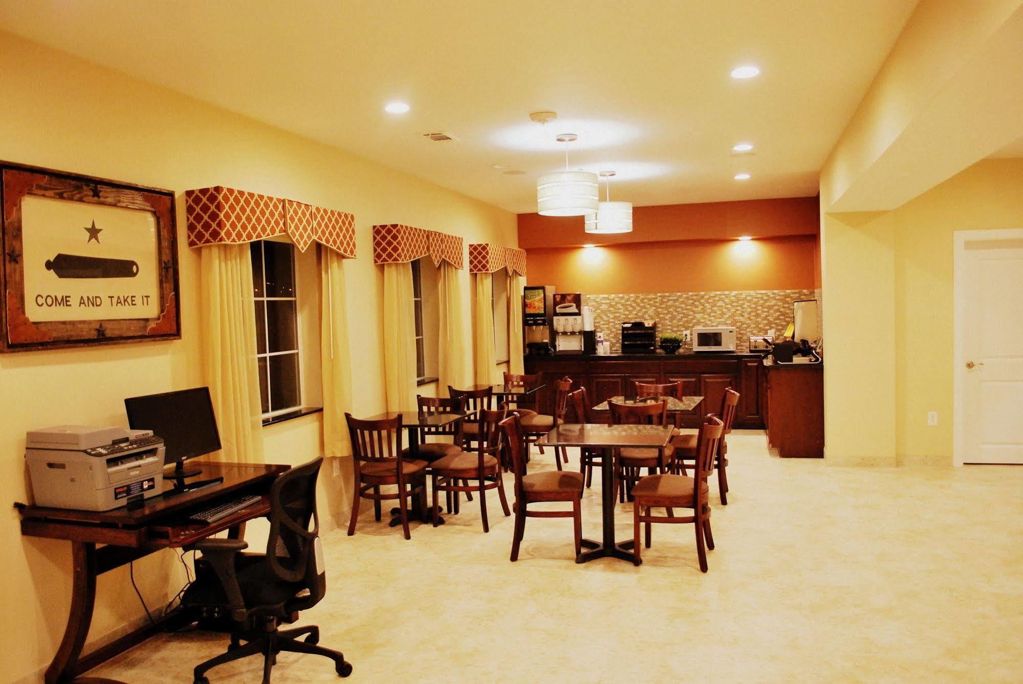 Westwood Inn By Oyo Gonzales Tx Экстерьер фото